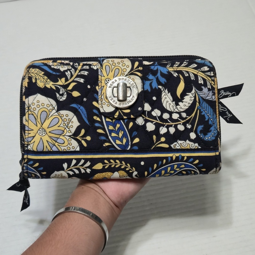 Vera Bradley Ellie Blue Turnlock Wallet Quilted Cotton Zip Around Clutch Purse